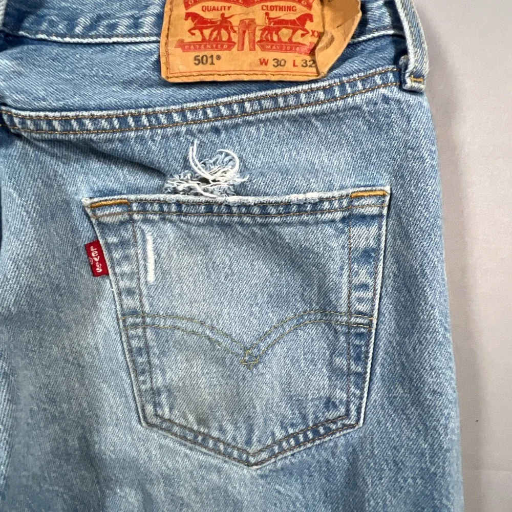 Levi's 501 Jeans Men 30x32 Blue Denim Cotton Medium Wash Distressed Straight Leg